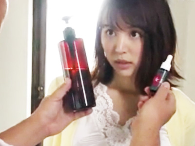 ぬるぬる媚薬オイルマッサージで感度MAX！！！マッサ師と浮気SEXしちゃう淫乱妻
