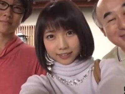 童顔でアイドル級の美少女がおっさんちんぽをフェラチオご奉仕