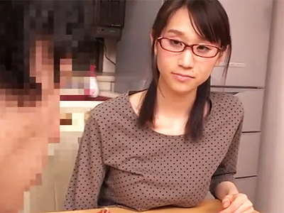 モテずにため込み過ぎた男がついに地味メガネママのおっぱいに発情するｗｗｗｗｗ