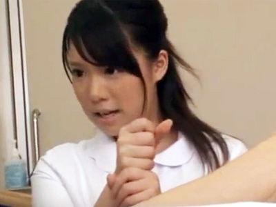 入院中の患者の自慰行為を見つけた看護師がシコシコお手伝いからの筆おろしＳＥＸ